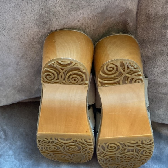UGG wooden platforms. Sandal - Picture 11 of 12